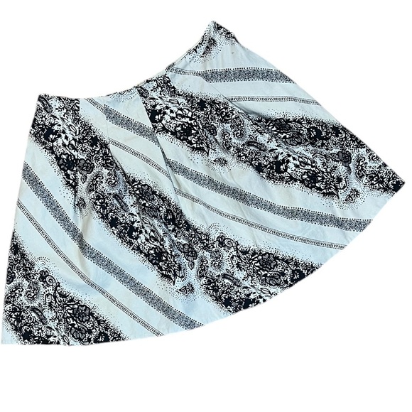 Fully lined skater skirt with front zipper, pretty pattern size 12 from Anthro - Picture 3 of 9